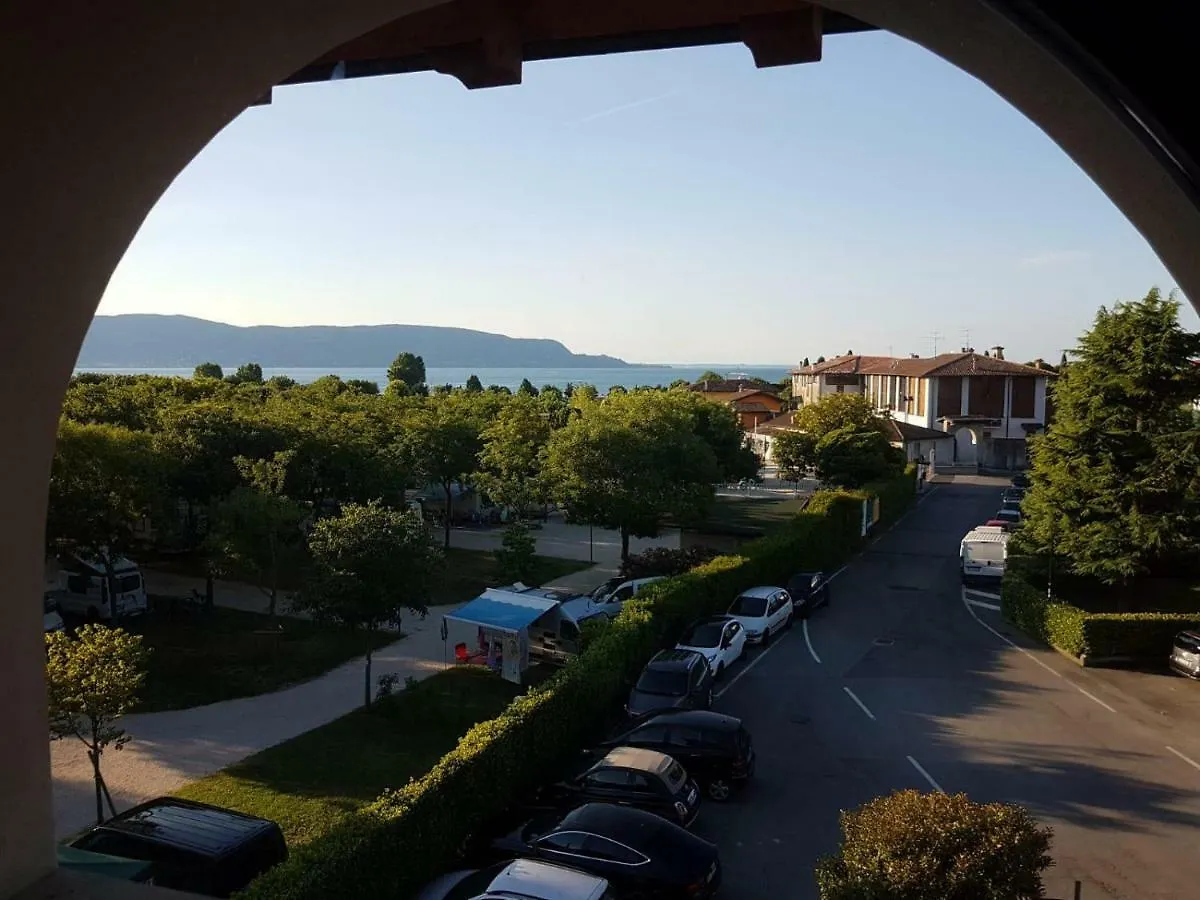 Villa De La Vie contacts